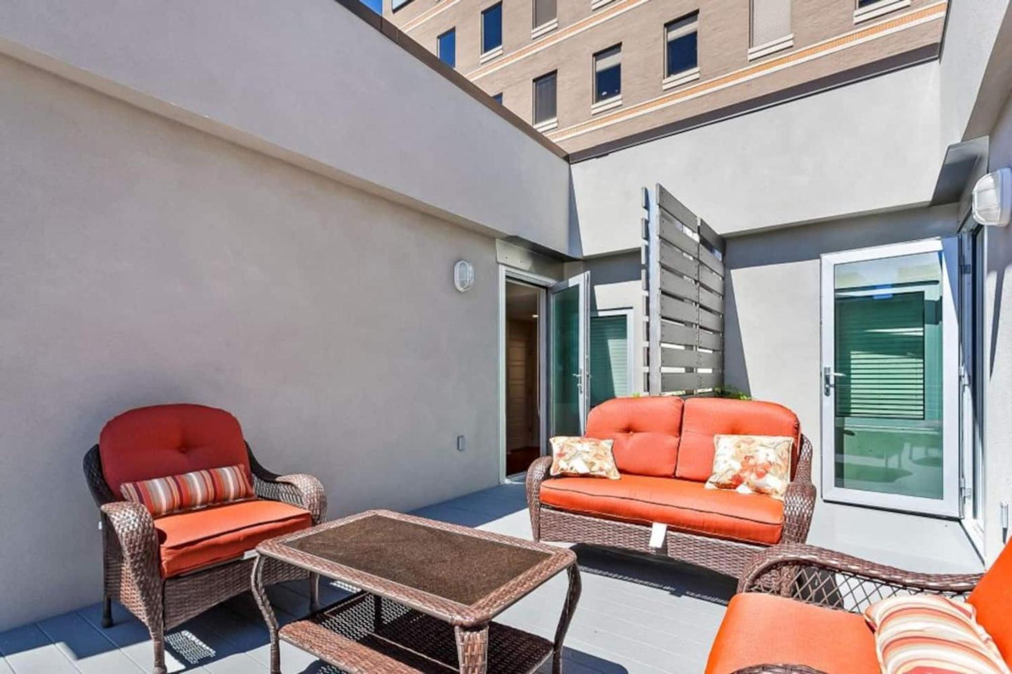 Upscale Condos And Penthouses Close To Canal And Bourbon St New Orleans Exteriör bild